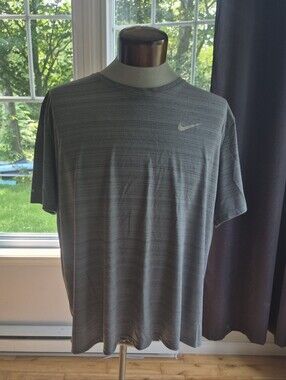 Nike Men’s Grey Short Sleeve Dri-FIT Tee
